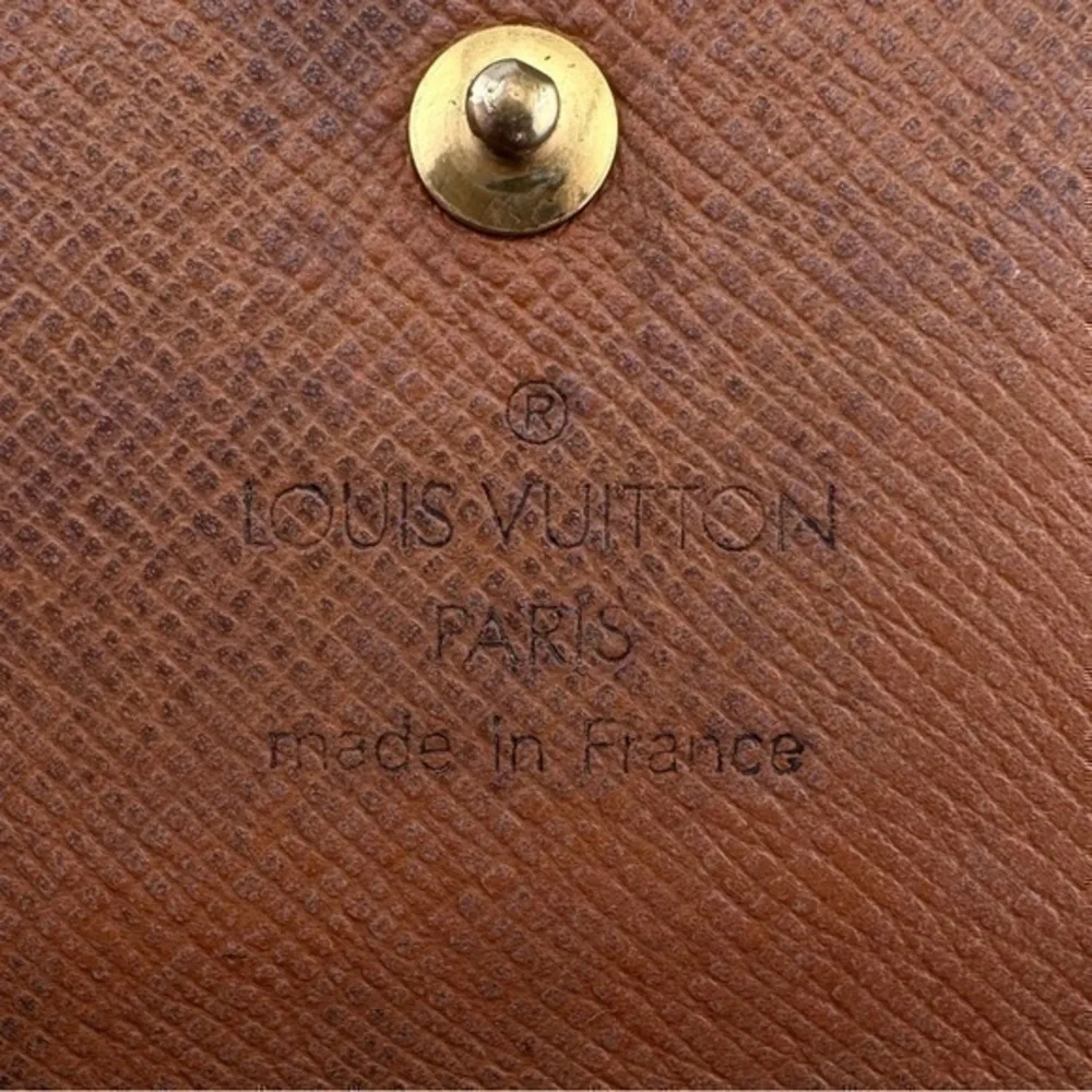 AUTHENTIC Louis Vuitton Elise compact wallet. Monogram canvas.